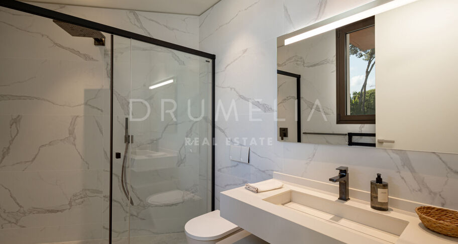 Villa te koop in Los Monteros Playa, Marbella Oost