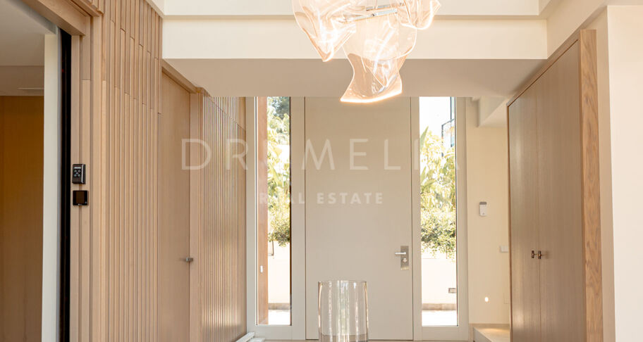 Villa te koop in Los Monteros Playa, Marbella Oost