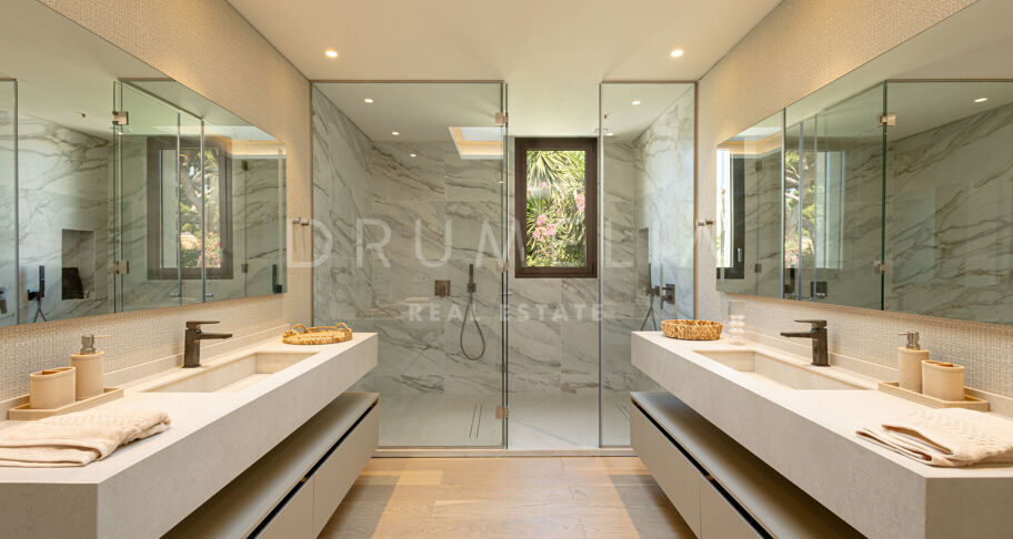 Villa te koop in Los Monteros Playa, Marbella Oost
