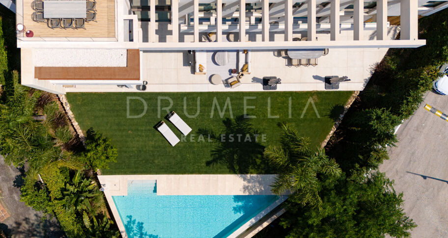 Villa te koop in Los Monteros Playa, Marbella Oost