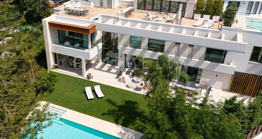 Villa te koop in Los Monteros Playa, Marbella Oost