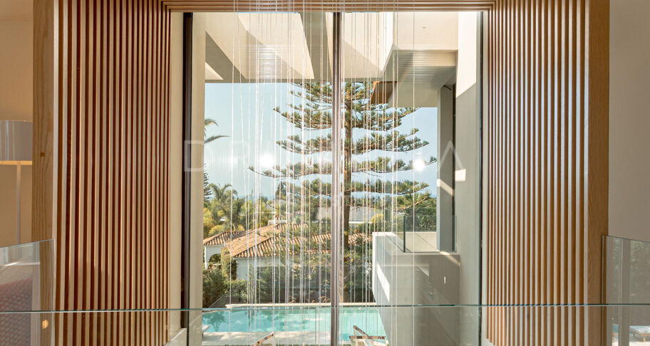 Villa te koop in Los Monteros Playa, Marbella Oost