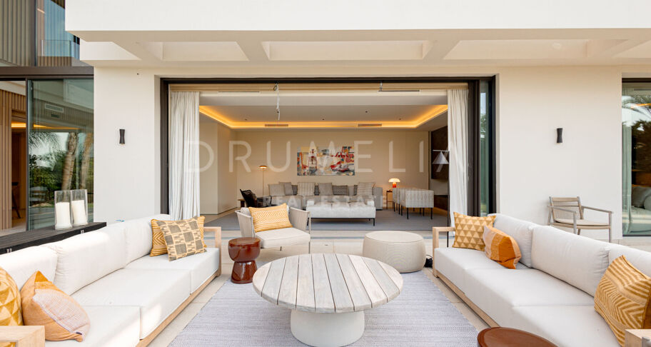 Villa te koop in Los Monteros Playa, Marbella Oost