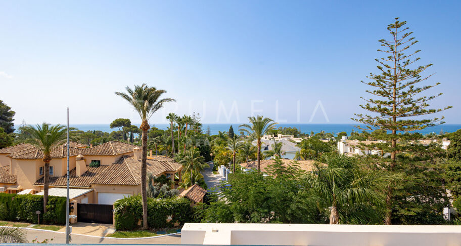 Villa te koop in Los Monteros Playa, Marbella Oost