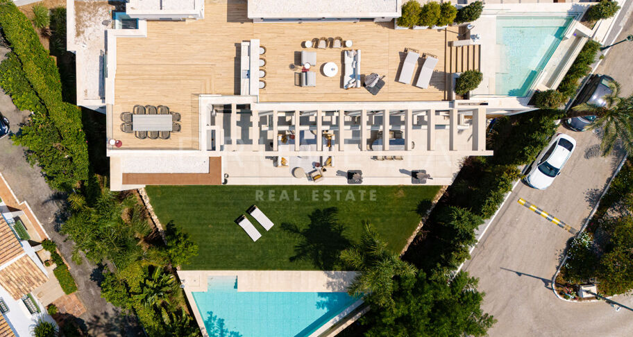 Villa te koop in Los Monteros Playa, Marbella Oost