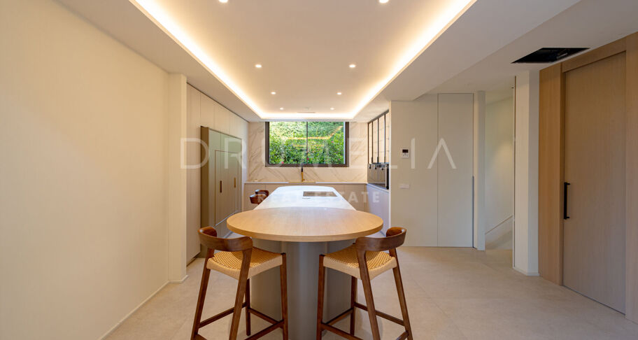 Villa te koop in Los Monteros Playa, Marbella Oost