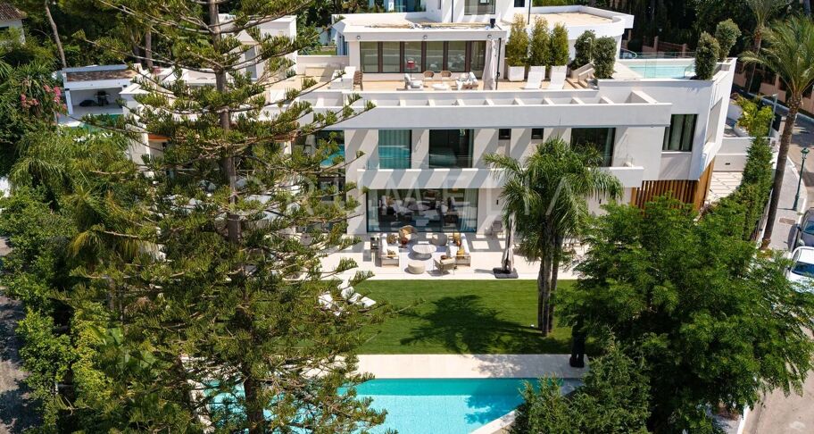 Villa te koop in Los Monteros Playa, Marbella Oost