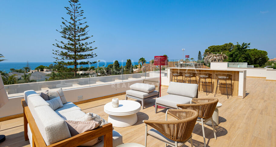 Villa te koop in Los Monteros Playa, Marbella Oost