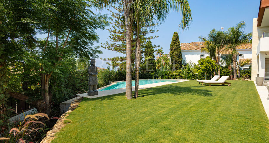 Villa te koop in Los Monteros Playa, Marbella Oost