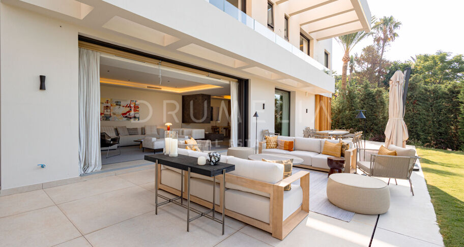 Villa te koop in Los Monteros Playa, Marbella Oost