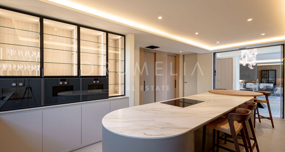 Villa te koop in Los Monteros Playa, Marbella Oost