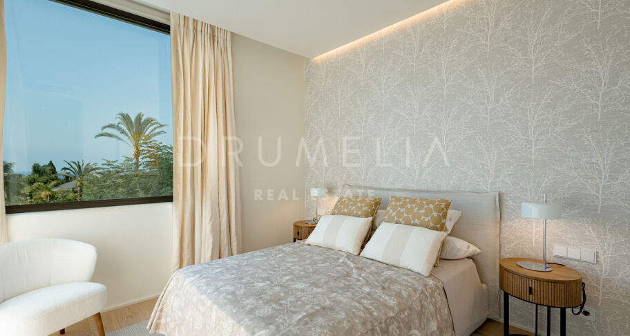 Villa te koop in Los Monteros Playa, Marbella Oost