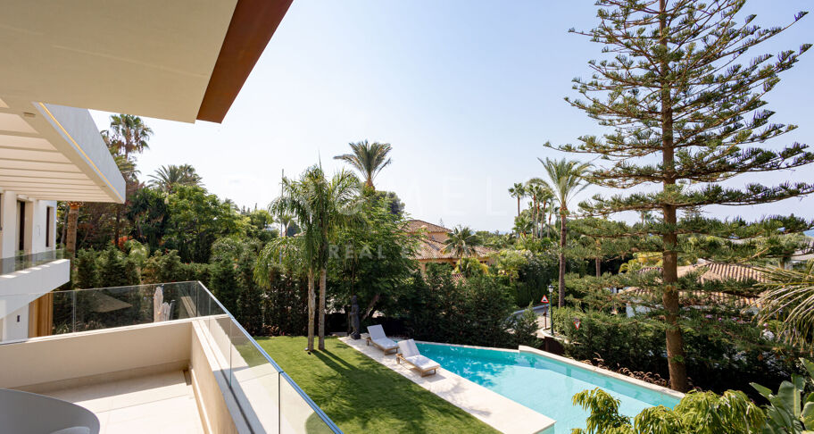 Villa te koop in Los Monteros Playa, Marbella Oost