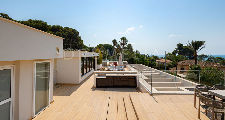 Villa te koop in Los Monteros Playa, Marbella Oost