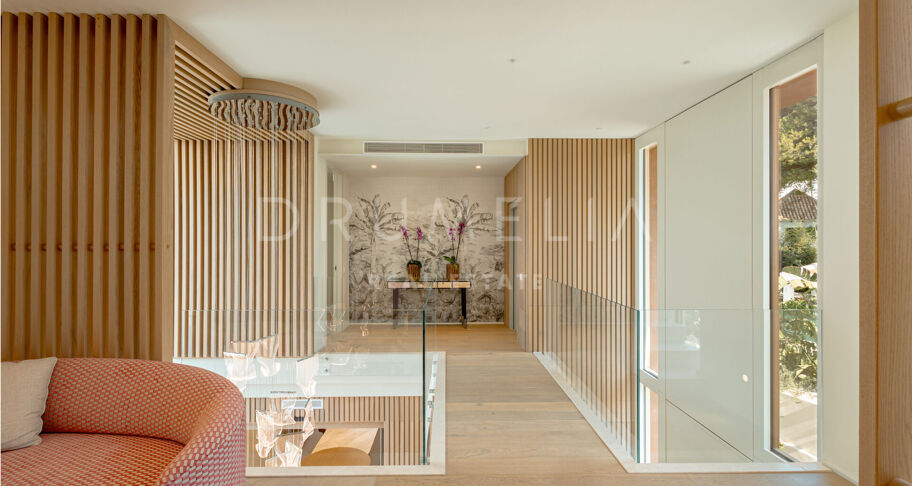 Villa te koop in Los Monteros Playa, Marbella Oost