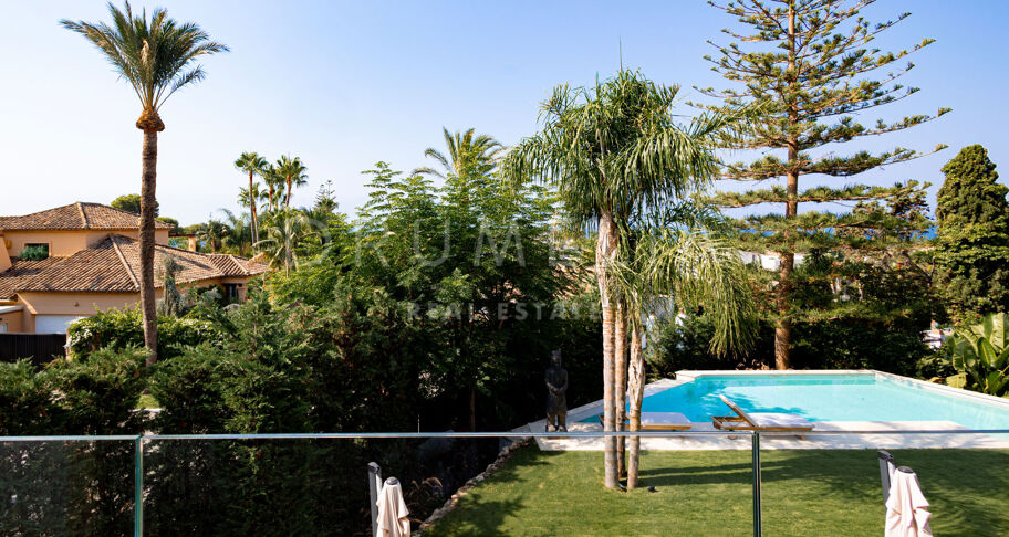 Villa te koop in Los Monteros Playa, Marbella Oost