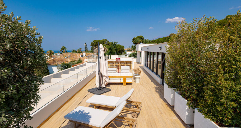 Villa te koop in Los Monteros Playa, Marbella Oost