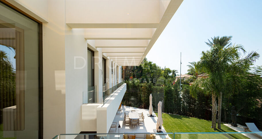 Villa te koop in Los Monteros Playa, Marbella Oost