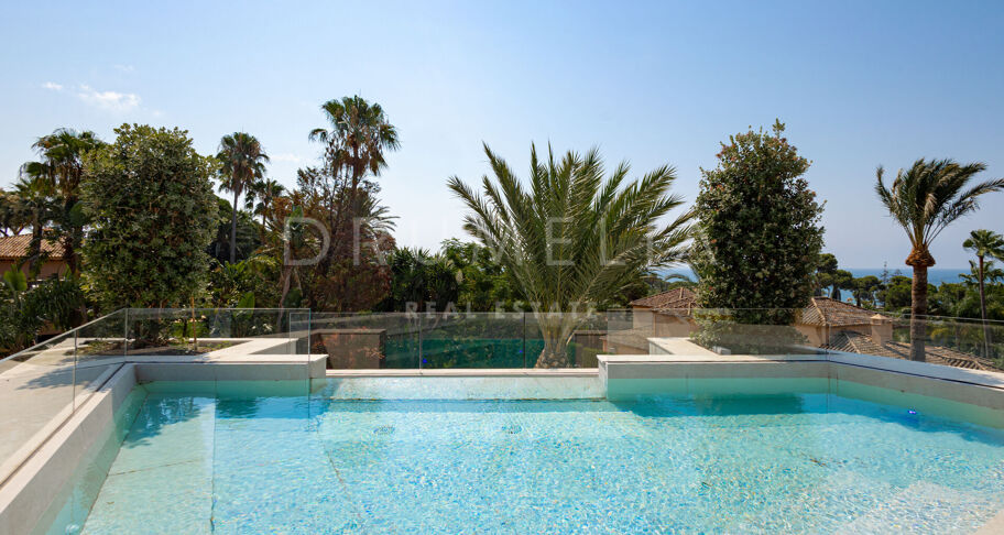 Villa te koop in Los Monteros Playa, Marbella Oost