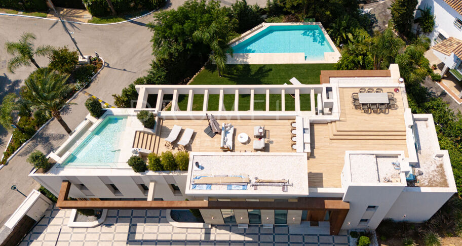 Villa te koop in Los Monteros Playa, Marbella Oost