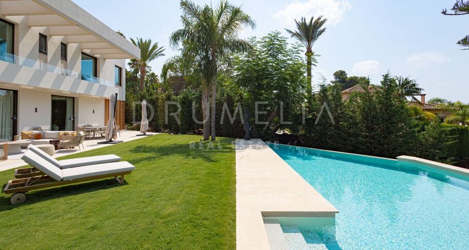 Villa te koop in Los Monteros Playa, Marbella Oost