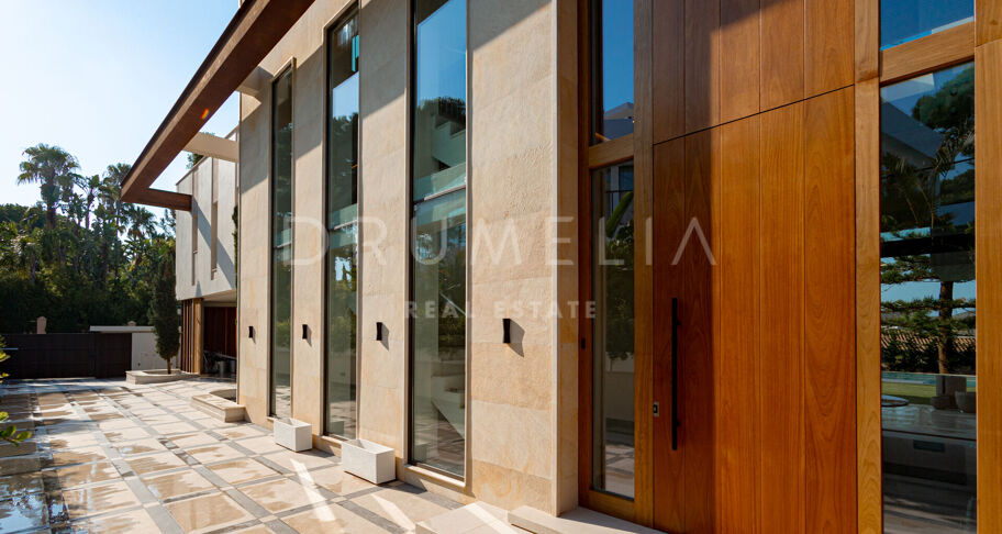 Villa te koop in Los Monteros Playa, Marbella Oost