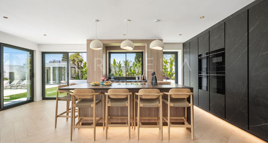 Nowa willa z sześcioma sypialniami w Bel Air, Estepona East
