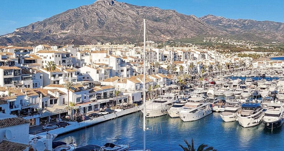 Wohnung in erster Linie in Puerto Banús mit Panoramablick auf den Yachthafen