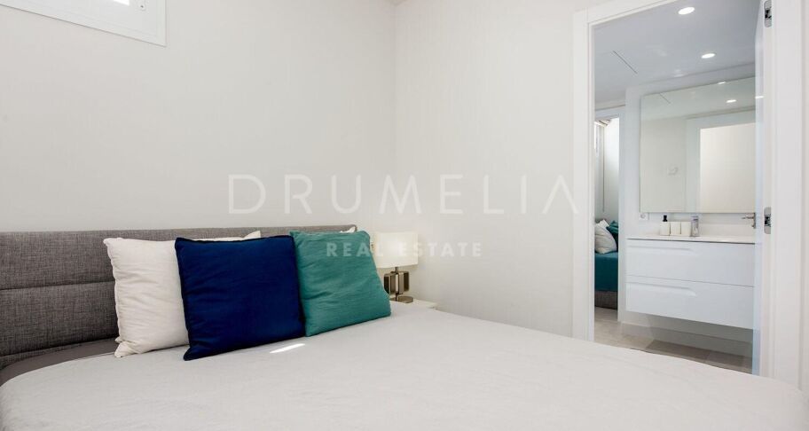 Wohnung in erster Linie in Puerto Banús mit Panoramablick auf den Yachthafen