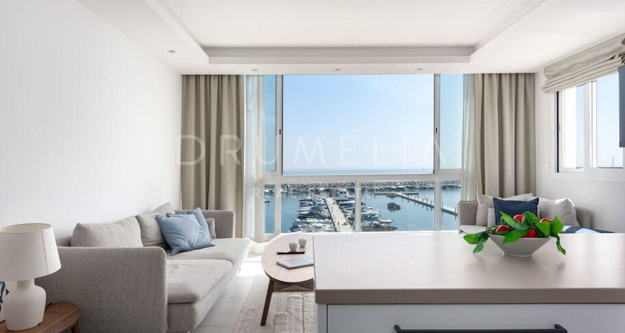 Wohnung in erster Linie in Puerto Banús mit Panoramablick auf den Yachthafen