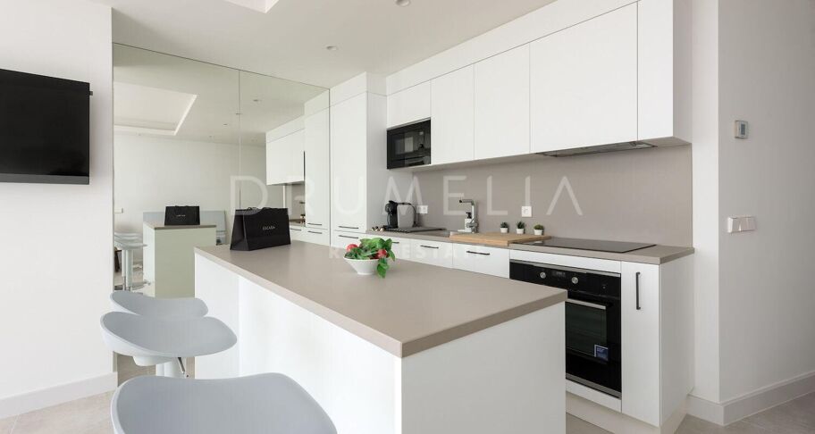 Wohnung in erster Linie in Puerto Banús mit Panoramablick auf den Yachthafen
