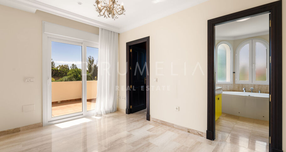 Frontline Golf Villa in Guadalmina, Marbella