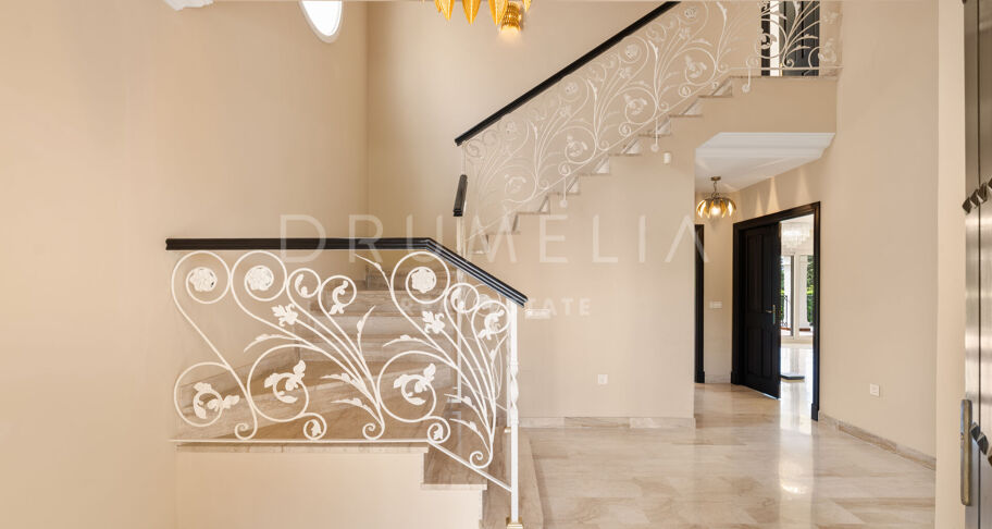 Frontline Golf Villa in Guadalmina, Marbella