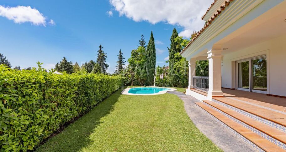 Frontline Golf Villa in Guadalmina, Marbella