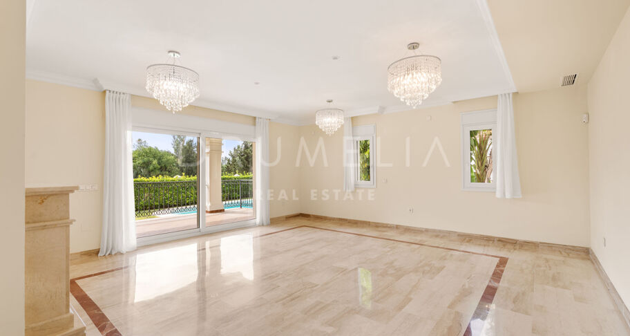 Frontline Golf Villa in Guadalmina, Marbella