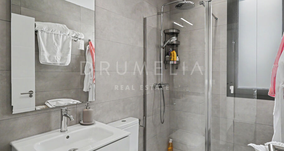 Modern Semi-Detached Villa in Riviera del Sol with Private Garden and Sea and Mountain Views