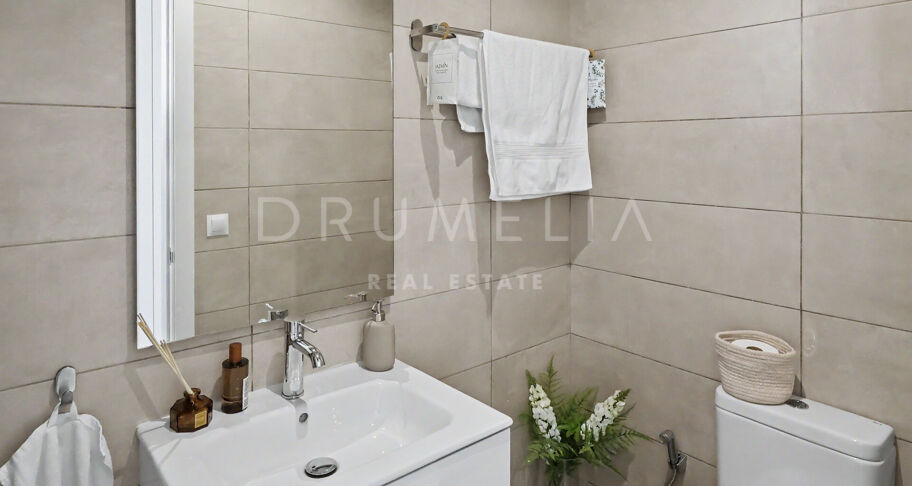 Modern Semi-Detached Villa in Riviera del Sol with Private Garden and Sea and Mountain Views