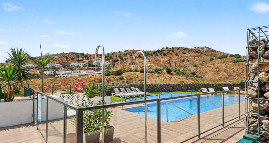 Modern Semi-Detached Villa in Riviera del Sol with Private Garden and Sea and Mountain Views