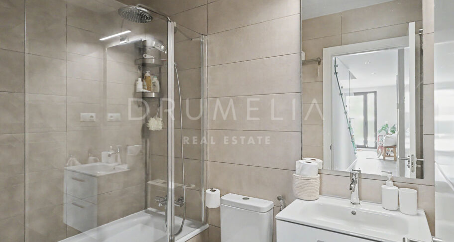 Modern Semi-Detached Villa in Riviera del Sol with Private Garden and Sea and Mountain Views