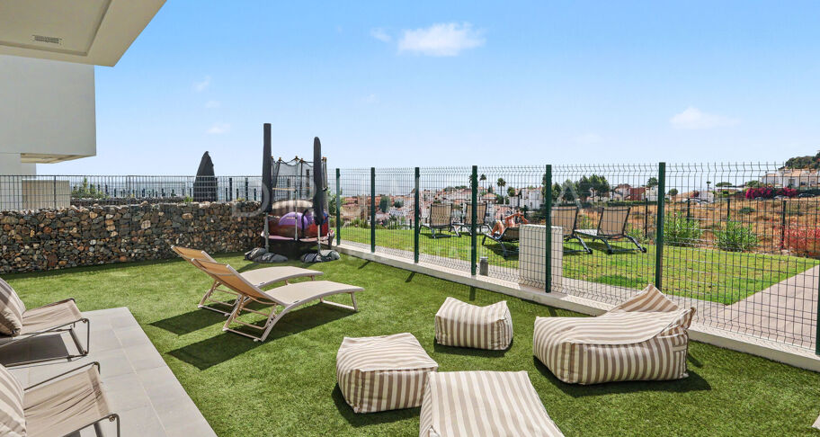 Modern Semi-Detached Villa in Riviera del Sol with Private Garden and Sea and Mountain Views