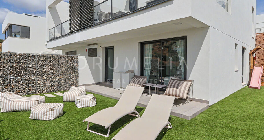 Modern Semi-Detached Villa in Riviera del Sol with Private Garden and Sea and Mountain Views