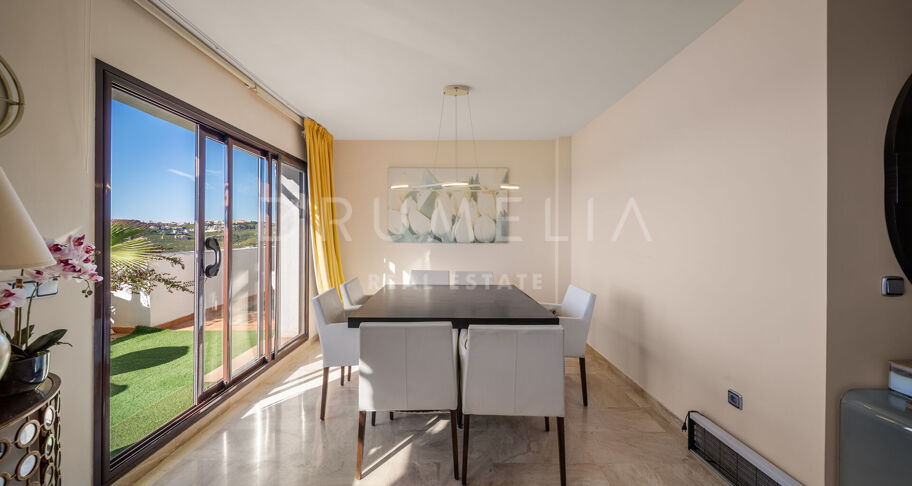 Penthouse mit Panoramablick auf das Meer in Casares