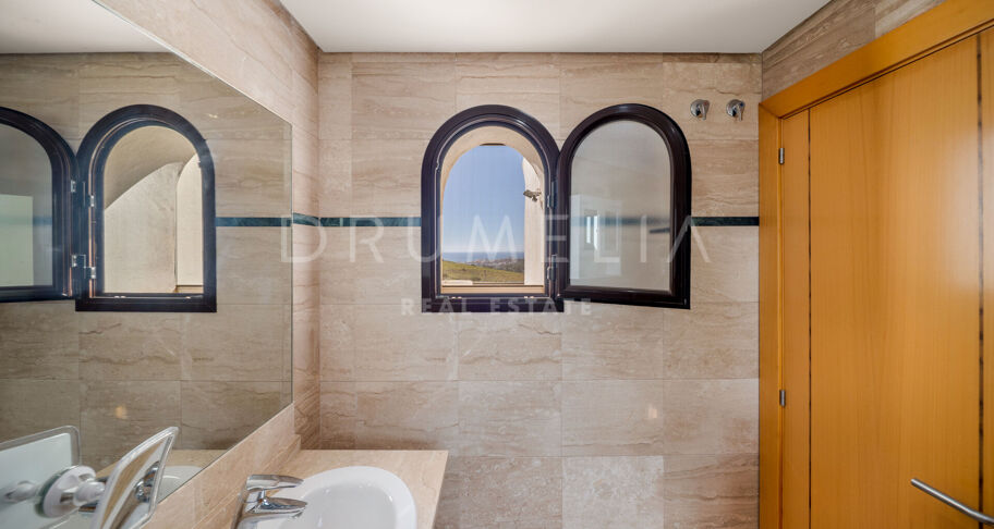 Penthouse mit Panoramablick auf das Meer in Casares