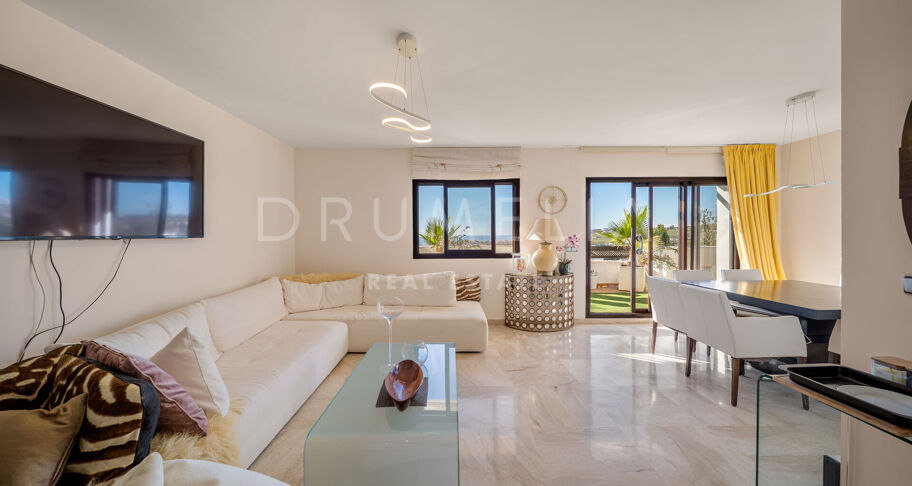 Penthouse mit Panoramablick auf das Meer in Casares