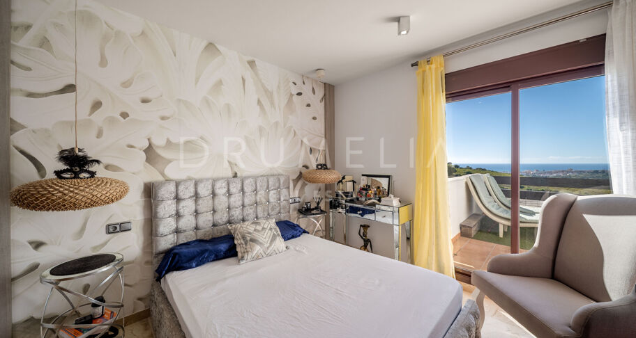 Penthouse mit Panoramablick auf das Meer in Casares