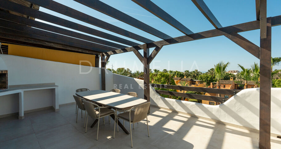 Radhus i Nagüeles, Marbella, med takterrass och jacuzzi