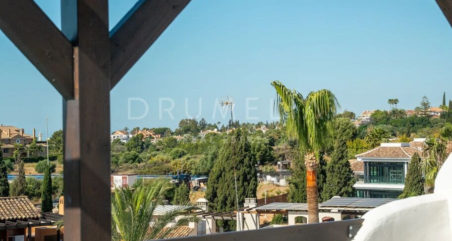 Radhus i Nagüeles, Marbella, med takterrass och jacuzzi