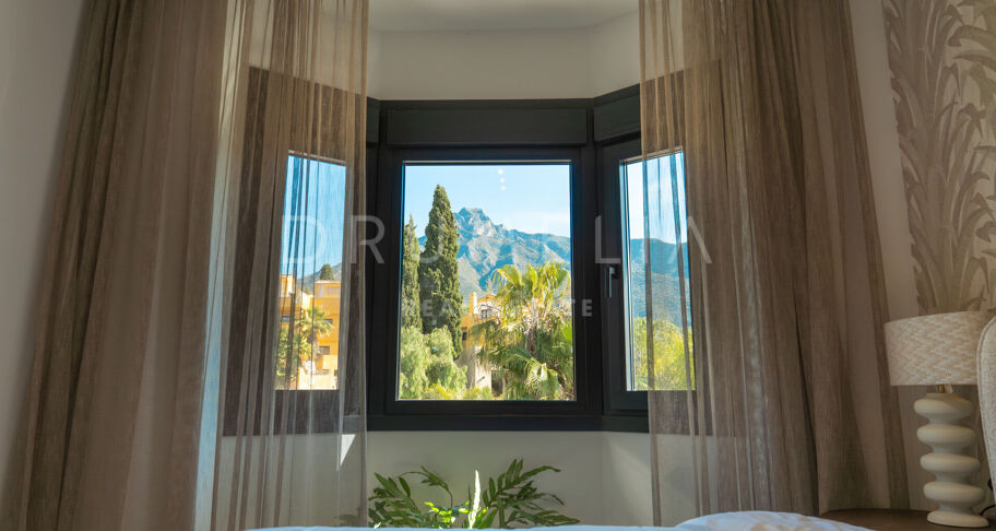 Radhus i Nagüeles, Marbella, med takterrass och jacuzzi