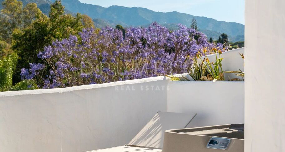 Radhus i Nagüeles, Marbella, med takterrass och jacuzzi