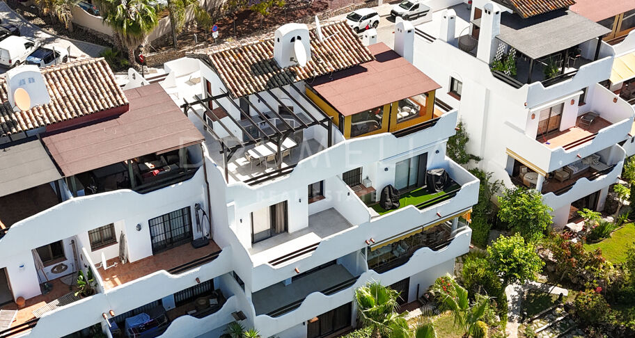 Radhus i Nagüeles, Marbella, med takterrass och jacuzzi